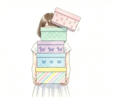 箱を抱える女性